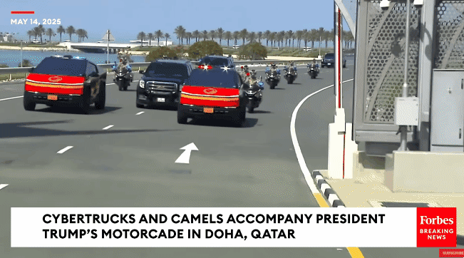 2025년 5월 14일 카타르 도하에 도착한 뒤 전용 차량인 ‘더 비스트’로 이동하는 도널드 트럼프 미국 대통령과 이를 호위하는 테슬라 사이버트럭. 포브스 제공