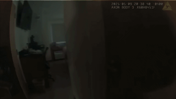 카일 스나이더가 체포되는 모습. (유튜브 갈무리)