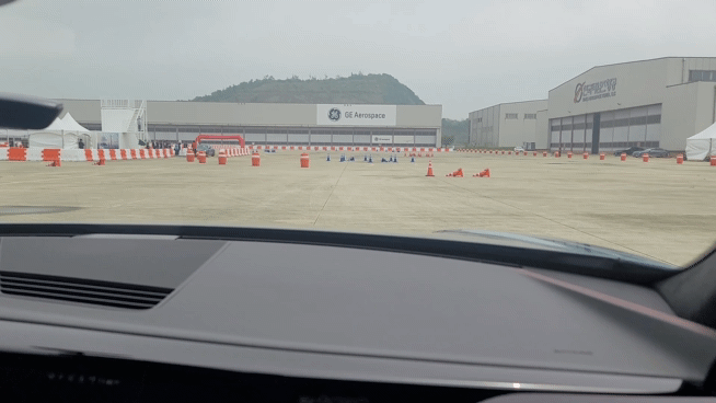 아우디 코리아가 프리미엄 중형 세단 '더 뉴 아우디 A5'와 'S5'의 국내 공식 출시를 앞두고 다양한 아우디 라인업을 체험할 수 있는 행사를 마련했다. 영상은 주행 체험 중인 아우디 전기 4도어 쿠페 'RS e-트론 GT'. /영상=김창성 기자