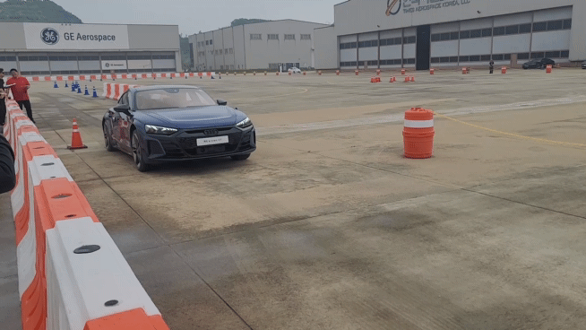 아우디 코리아가 국내 공식 출시를 앞둔 프리미엄 중형 세단 '더 뉴 아우디 A5'와 'S5' 체험 행사를 통해 다양한 아우디 라인업 경험의 시간을 제공했다. 영상은 주행 체험 중인 아우디 'RS e-트론 GT'. /영상=김창성 기자