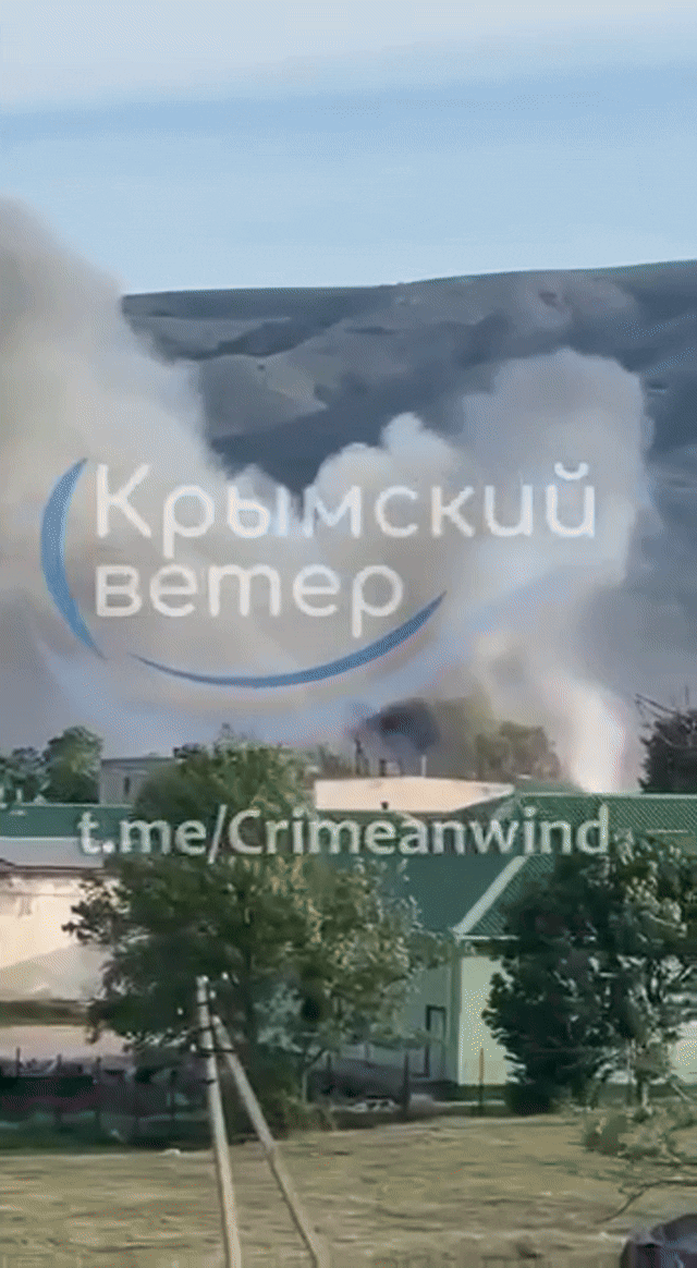 16일(현지시간) 러시아 크림반도 남부 심페로폴 외곽 페레발노예에 있는 흑해함대 소속 제126독립해안방위여단(군부대 12676) 탄약고에서 큰 폭발이 발생하고 있다. 2025.5.16 텔레그램