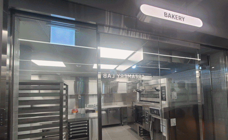 벤슨 1호점 지하 1층부터 지상 2층까지의 공간. 벤슨은 총 20가지 맛 아이스크림을 선보이고 있다. /민영빈 기자