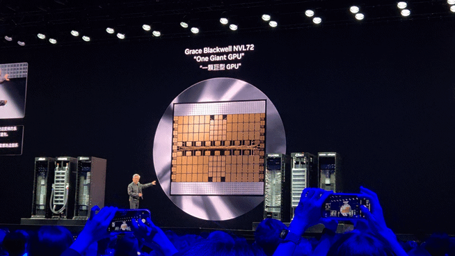 젠슨 황 엔비디아 CEO가 19일(현지시간) 대만 타이베이시 음악당에서 열린 컴퓨텍스 2025 기조연설에서 발언하고 있다.ⓒ임채현 기자