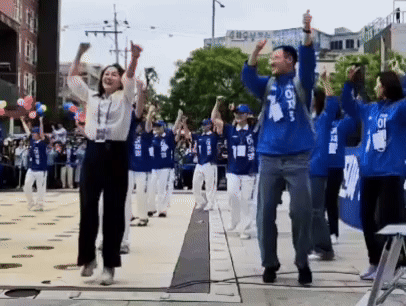 19일 서울 서울 영등포구 타임스퀘어 앞에서 열린 이재명 더불어민주당 후보 유세에 앞서 김상욱 의원 등이 춤을 추고 있다. /영상=독자 제공