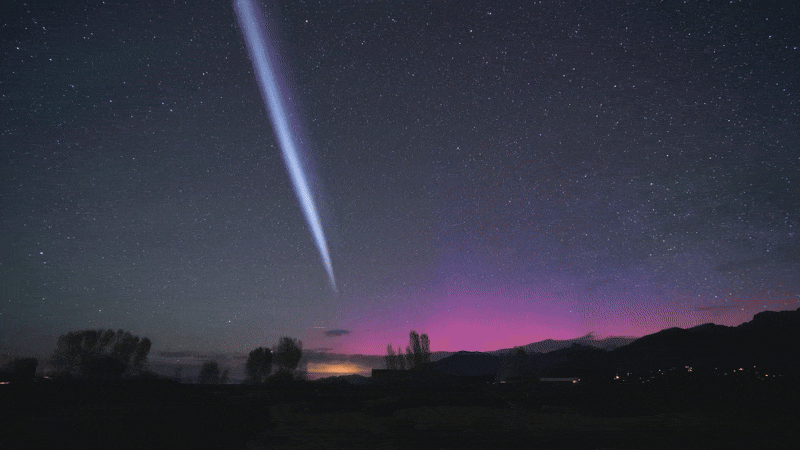 미국 현지시간으로 17일, 미국 콜로라도주 밤하늘에서 포착된 흰색 빛줄기. 사진작가 마이크 르윈스키 제공