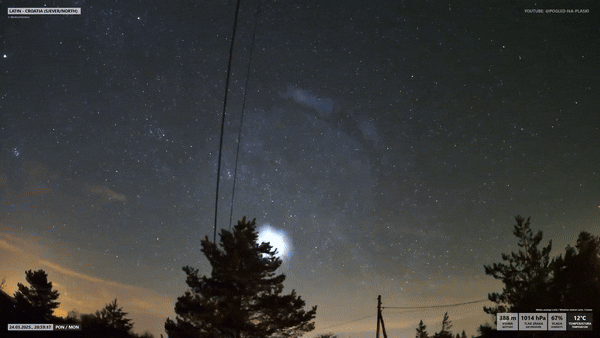 지난 3월 스페이스X 팰컨9 로켓의 상단 추진체가 분리되면서, 크로아티아 등 일부 유럽의 밤하늘에 푸른 빛의 소용돌이가 만들어졌다. 중국 상하이데일리 엑스 캡처
