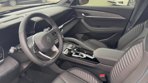 그랑 콜레오스 에스프리 알핀 누아르 차량 내부./영상=백유진 기자 byj@