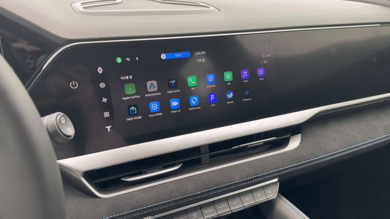 openR 파노라마 스크린은 운전석에서 조수석 화면이 보이지 않는 것이 특징이다./영상=백유진 기자 byj@