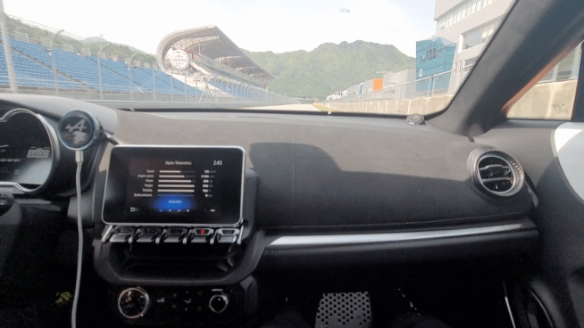 경량 스포츠카 'A110S'는 가벼운 차체만큼 주행 성능은 역동적이다. /영상=김창성 기자