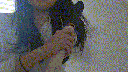 23일 기자가 에어스무스 스타일링 노즐을 사용한 '에어랩 코안다 2X 멀티 스타일러 앤 드라이어(코안다 투엑스)' 제품으로 스타일링을 하고 있다. 박준이 기자.