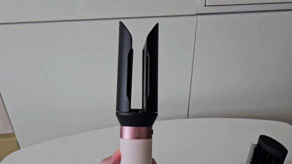 에어스무스 스타일링 노즐을 사용한 '에어랩 코안다 2X 멀티 스타일러 앤 드라이어(코안다 투엑스)' 제품 사용 모습. 박준이 기자.