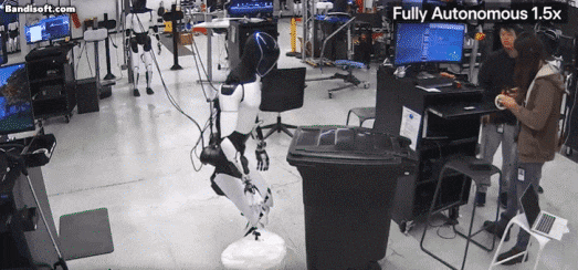 테슬라 옵티머스가 쓰레기를 버리는 모습./ 엑스(X)