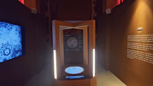 23일 서울 서초구 예술의전당 한가람미술관에서 열린 '마르크 샤갈 특별전 - 비욘드 타임'에 설치된 몰입형 미디어아트. / 영상 = 오진영 기자