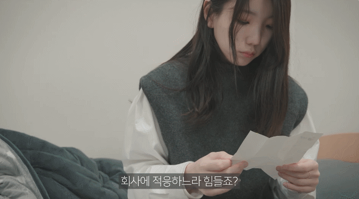 [서울=뉴시스] 국토연구원 '존중 드라마' 1편 '출연연 신입 연구원 생존기 : 실수와 열정사이' 한 대목. (사진=국토연구원 유튜브 캡처) 2025.05.25. photo@newsis.com *재판매 및 DB 금지