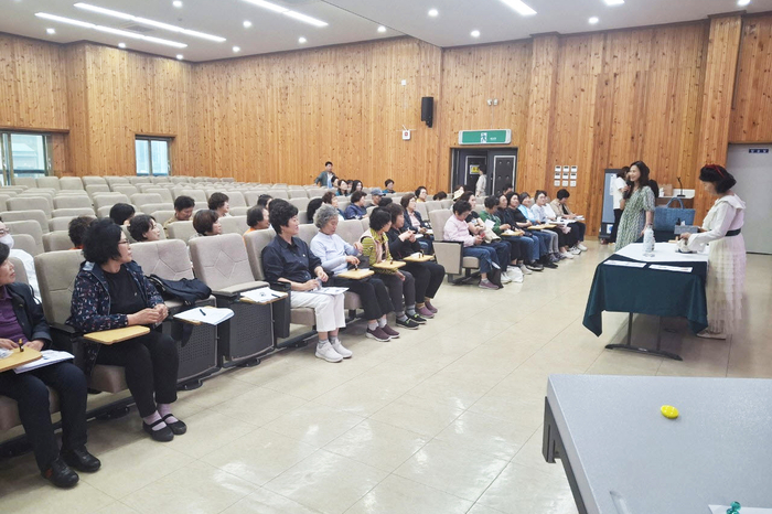 어루만지다 이미지