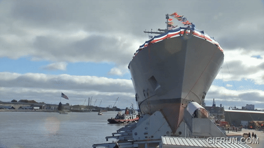 2014년 미국 위스콘신주에 있는 메노미니강에서 LSC 7호가 슬립웨이 방식으로 진수되고 있다./록히드마틴(Lockheed Martin) 유튜브 캡처