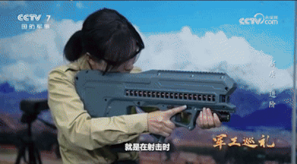 중국이 분당 3000발의 탄환을 발사할 수 있는 코일건(전자기 코일을 이용한 무기)을 개발한 것으로 전해졌다. 사진은 지난 3월 중국중앙TV(CCTV) 관련 보도 화면.