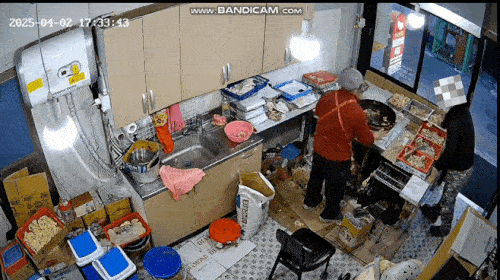 행패부리는 피의자 [평택경찰 제공. 재판매 및 DB 금지]