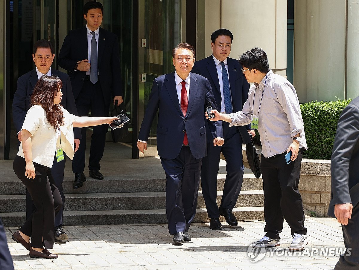 윤 이미지