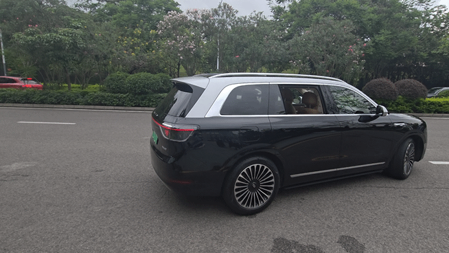 아무도 탑승하지 않은 상태에서 차량이 알아서 주차를 하는 모습. 사진=구자윤 기자