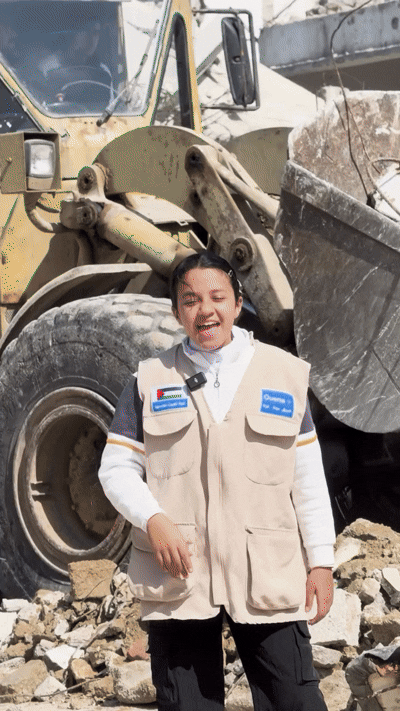 팔레스타인 가자지구 최연소 인플루언서 야킨 함마드(11·사진)가 24일(현지시간) 이스라엘의 폭격으로 사망했다. 사진은 소녀가 이스라엘 폭격으로 파괴된 가자지구의 복구 현장을 소개하는 모습. 인스타그램