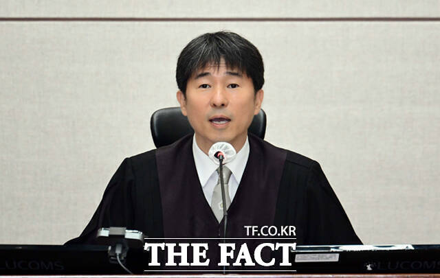 윤폰 이미지