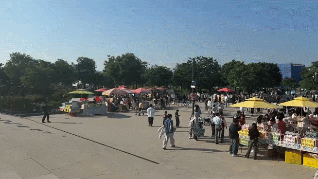 25일 서울 영등포구 여의도한강공원 입구에서 내부를 바라본 모습. /이호준 기자