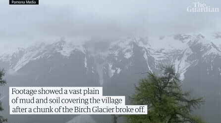 스위스에 빙하가 무너져 거대한 산사태가 발생했다．계곡을 따라 얼음과 진흙이 쏟아져 내렸다．3.5 배속.[사진=가디언／포모나미디어]