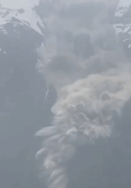 28일(현지시간) 스위스 남부 발레주 블라텐 마을에 산사태가 일어나고 있다. 디인포멘트 엑스 갈무리