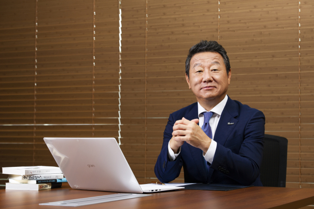 최윤 이미지