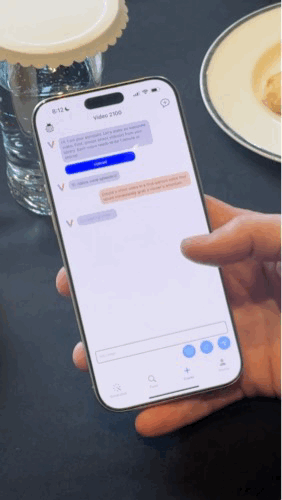 서배스천 스런 스탠퍼드대 교수가 29일 서울경제신문과 만난 자리에서 올 가을 출시 예정인 인공지능(AI) 기반 소셜네트워크서비스(SNS)를 시연하고 있다.우승호 기자