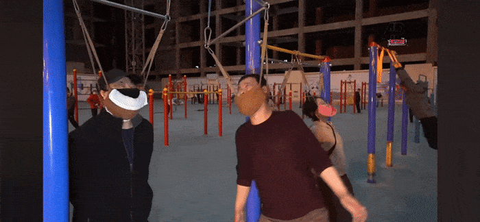 운동 중인 시민. [사진 = 유튜브 ‘AzPost’]