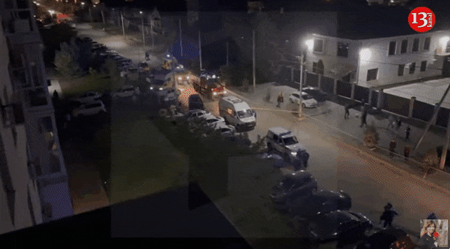 우크라이나 마리우폴 공격을 이끈 전 러시아 항공 사령관인 자우르 구르치예프(34) 소령이 지난밤 폭탄 공격으로 사망했다. 사건 현장을 조사 중인 경찰들.