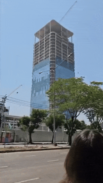 지난 3월 28일 미얀마 에서 발생한 지진으로 인접국 태국 방콕에도 건물이 무너져내리는 모습. 이 사건은 태국 역사상 최악의 건축물 붕괴 사고 중 하나로 기록 됐다. [이미지=X]