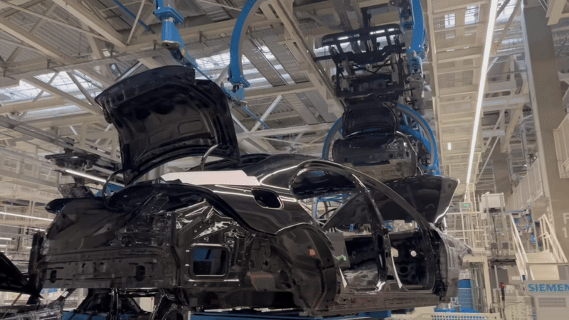 메르세데스-벤츠 독일 진델핑겐 '팩토리56' 공장 내부 생산라인의 모습./사진= 임찬영 기자