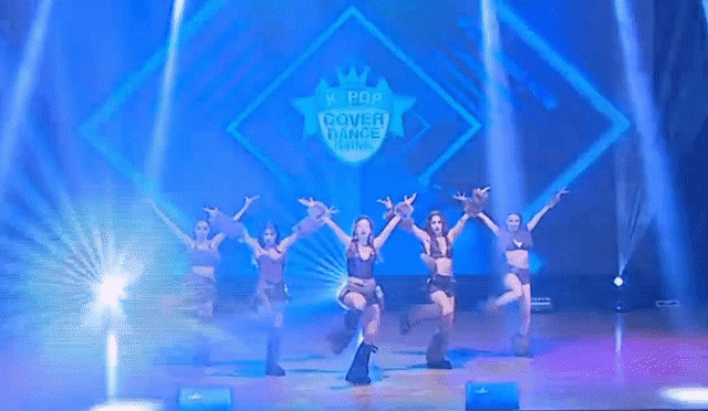‘2025 K팝 커버댄스 페스티벌 인 튀르키예’에서 우승한 ‘노바 크루’가 공연을 펼치고 있다.