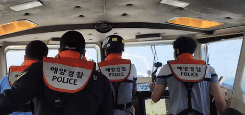 제주 마라도 주민 이송하는 해경 (화면제공 : 서귀포해양경찰서)