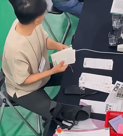 박주현 변호사가 자신의 유튜브 채널에 올린 영상. 투표용지에 재단 자국이 있다고 주장했다. /사진=유튜브