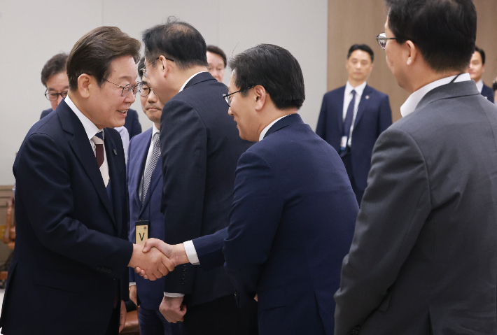 이어진 이미지