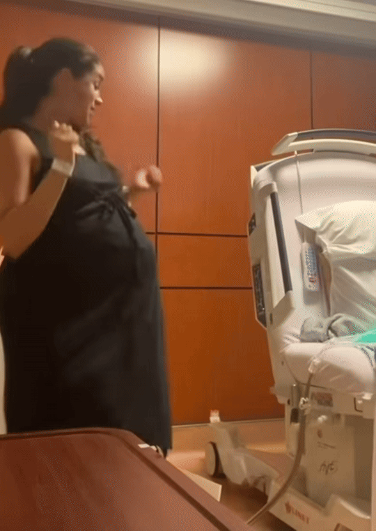 [뉴시스] 4일(현지시각) 메건 마클이 해리 왕자와 병원에서 출산 직전 해리 왕자와 함께 춤추는 영상을 공개했다. (사진=인스타그램) 2025.06.04 *재판매 및 DB 금지