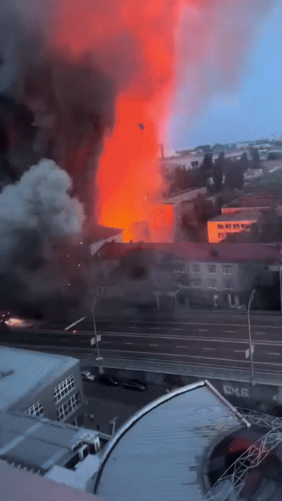 6일(현지시간) 러시아의 미사일 공습으로 우크라이나 키이우에서 화염이 솟구치고 있다. 2025.6.6 텔레그램