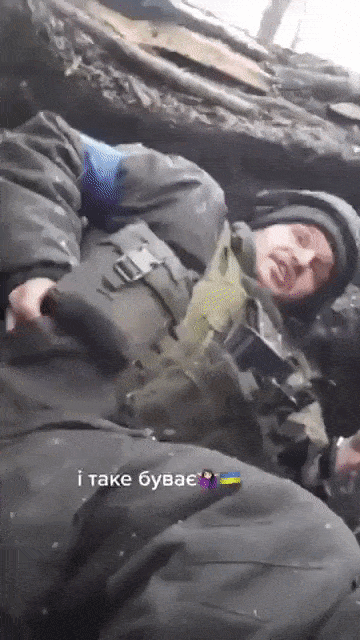 2022년 4월에도 우크라이나 군인이 삼성전자 스마트폰 덕분에 총알을 막아내 목숨을 구했다는 사연이 공유됐다. 유튜브 숏츠