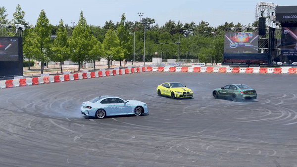 5일 인천 영종도 BMW 드라이빙센터에서 BMW의 고성능 모델인 M시리즈 차량이 드리프트 퍼포먼스를 선보이고 있다./영상=백유진 기자 byj@