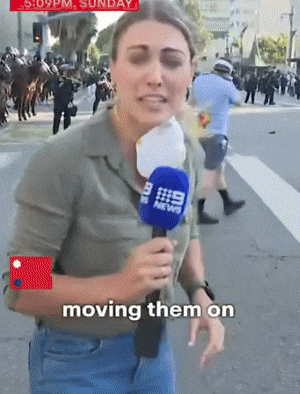 나인뉴스X 소속 로렌 토마지 기자가 LA 시위를 보도하다 경찰이 조준 사격한 고무탄에 피격됐다. 나인뉴스X