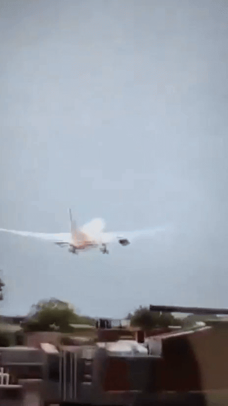 인도 아마드바드에서 추락한 항공기 사고 당시 영상. 영상 출처 엑스