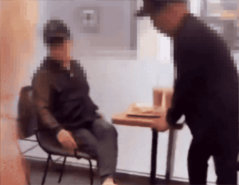 국내 카페에서 한 노인이 옆자리 여성들에게 "안아보자"고 요구했다가 거절당하자 음료수를 던졌다는 주장이 제기돼 논란이다. /사진=엑스(전 트위터) 갈무리