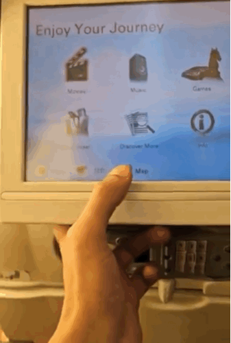 [뉴시스] 인도 아메다바드 공항을 이륙한 직후 추락한 에어인디아 항공기와 관련해, 해당 항공기에서 사고 수 시간 전부터 전기 설비 전반에 이상이 있었던 것으로 드러났다. 공유한 영상에는 조명과 에어컨, 좌석 뒤 디스플레이 화면과 승무원 호출 버튼 등이 모두 작동하지 않는 모습이 담겼다. (사진=X/@akku92) *재판매 및 DB 금지