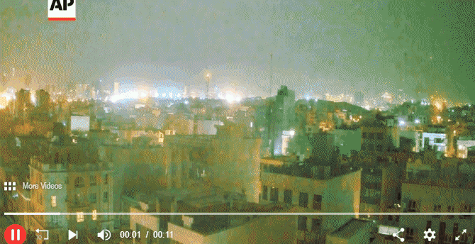 12일(현지시간) 이스라엘 공군이 이란 테헤란에 공습을 가해 대규모 폭발이 발생했다. AP 통신 제공