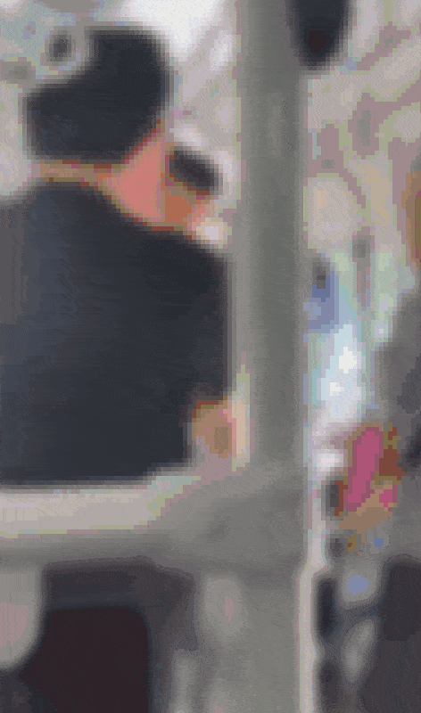 지난해 한 버스에서 A씨와 젊은 남성이 다투고 있는 모습. 당시 A씨는 이 남성이 노인을 폭행하는 것을 막으려다가 그와 다투게 됐다고 주장했다. /사진=온라인 커뮤니티