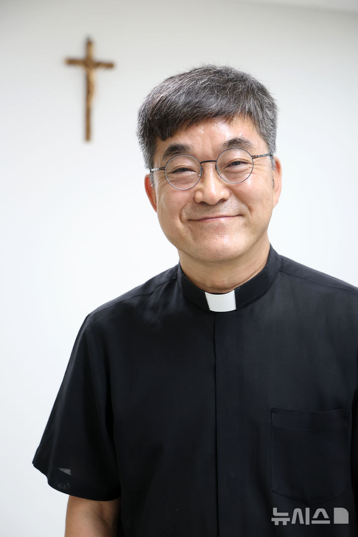 亞최초 농인 사제 박민서 신부